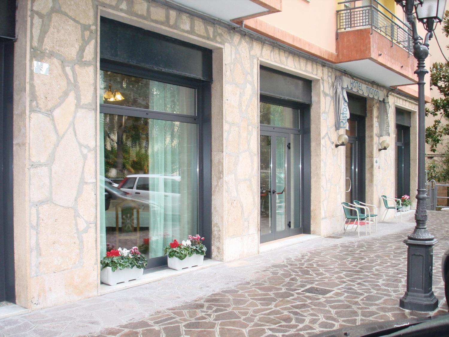 Hotel Mignon 50 Mt Dalla Spiaggia E Dall'Isola Pedonale Alassio Eksteriør bilde