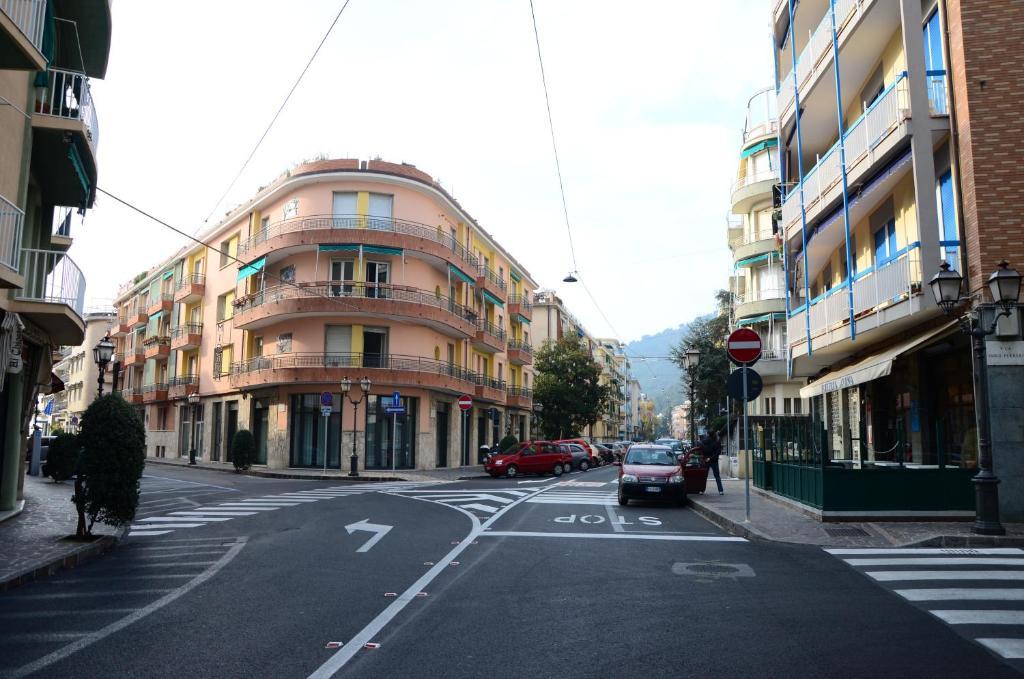 Hotel Mignon 50 Mt Dalla Spiaggia E Dall'Isola Pedonale Alassio Eksteriør bilde