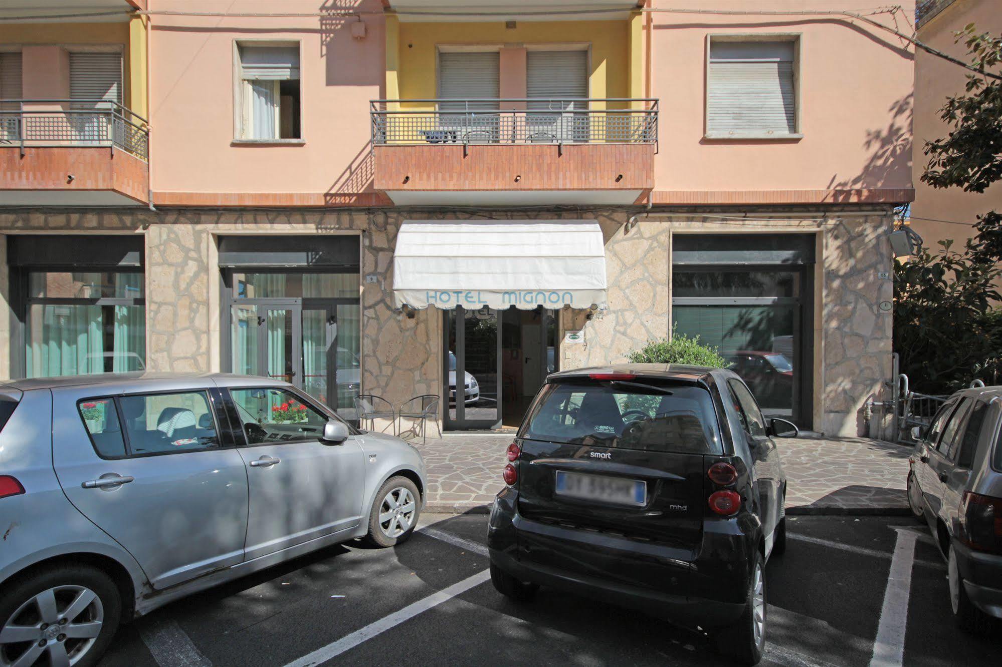 Hotel Mignon 50 Mt Dalla Spiaggia E Dall'Isola Pedonale Alassio Eksteriør bilde